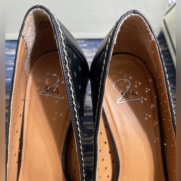 Women’s Shoes - Picture 9 of 10